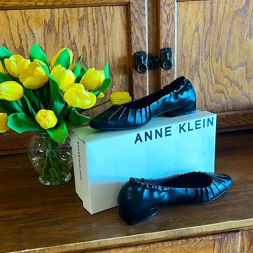 NWT Anne Klein Crystal Black Flex Flats